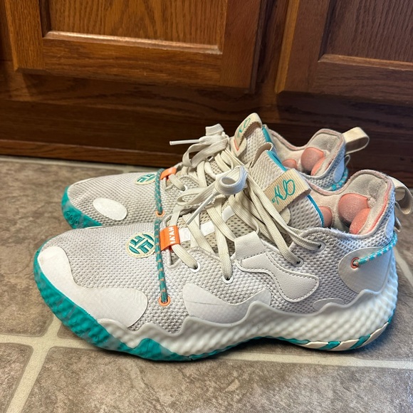 Harden Volume 6 - Picture 2 of 7